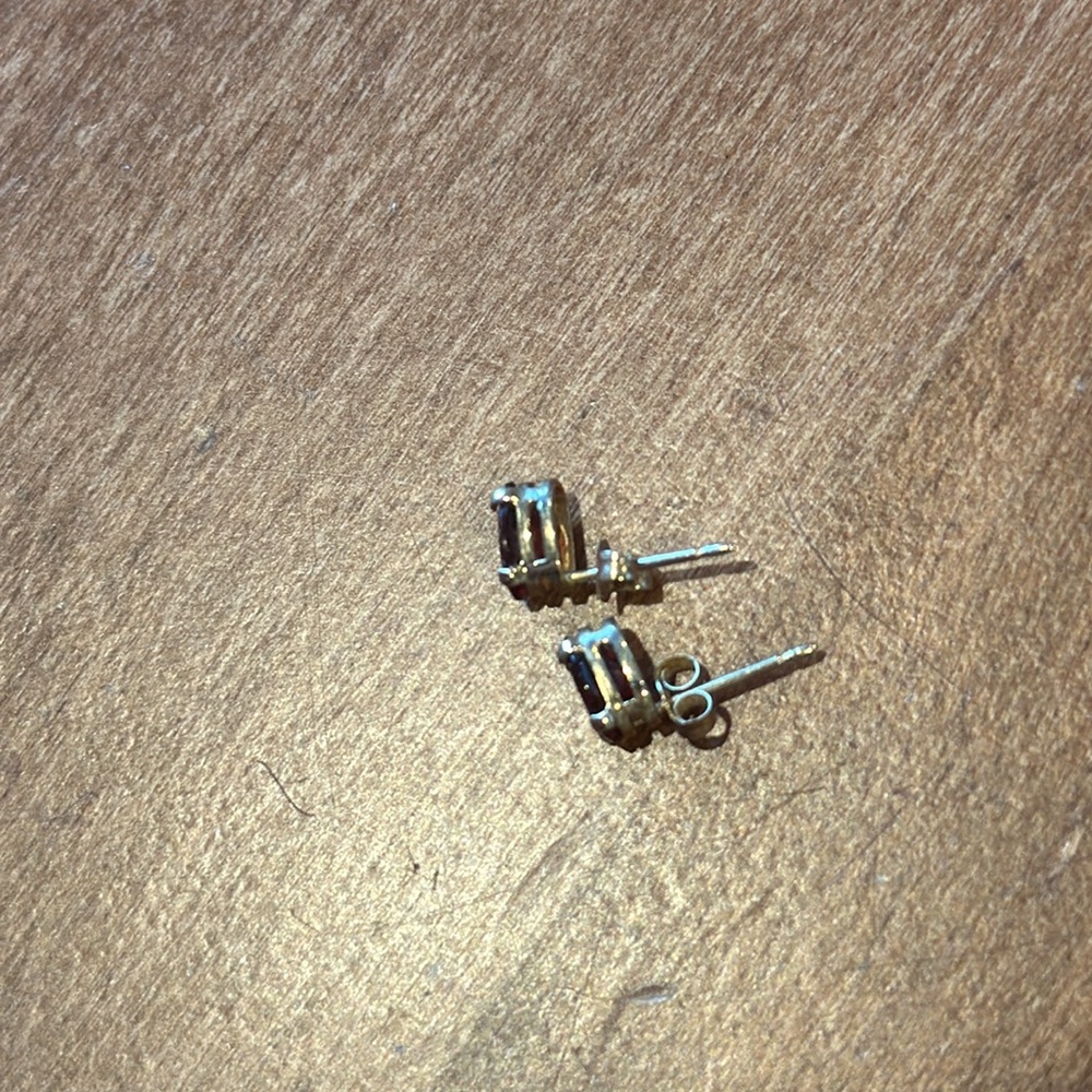 Small ruby & gold earrings. - Picture 2 of 4